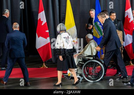 Edmonton, Canada. 24th juillet 2022. Sa Sainteté le pape François part pour le Séminaire Saint-Joseph à Edmonton, accompagné de son Excellence la très honorable Mary Simon, Gouverneure générale du Canada, et du très honorable Justin Trudeau, Premier ministre du Canada. (Photo de Ron Palmer/SOPA Images/Sipa USA) crédit: SIPA USA/Alay Live News Banque D'Images