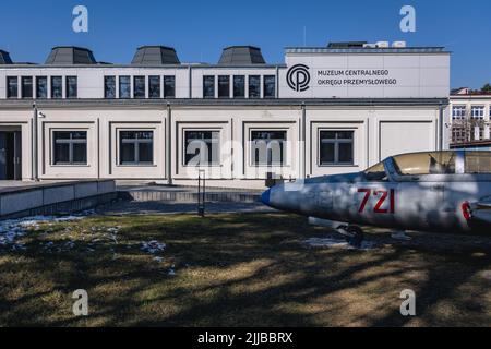 PZL TS-11 entraîneur de jet Iskra devant le Musée de la région industrielle centrale - COP à Stalowa Wola, Voïvodeship subcarpathe de Pologne Banque D'Images