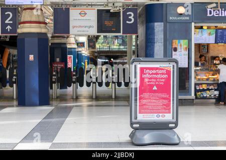 Une grève ferroviaire menée aujourd'hui par Greateranglia permettra de réduire les services à destination de la gare de Liverpool Street à Londres. Aslef, le syndicat des conducteurs de train, l’a également fait Banque D'Images