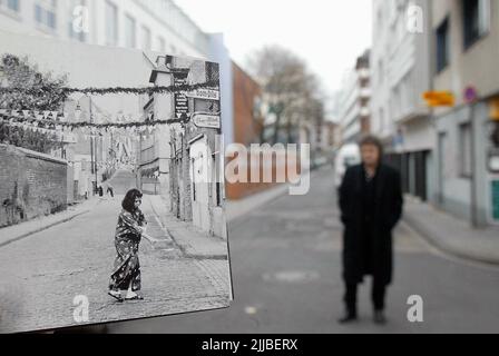 Der deutsche Sänger, Musiker Wolfgang Niedecken ( BAP ) für seine neue CD unterwegs mit Kult Fotograf ZIK (rechts). Banque D'Images