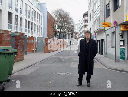 Der deutsche Sänger, Musiker Wolfgang Niedecken ( BAP ) für seine neue CD unterwegs mit Kult Fotograf ZIK (rechts). Banque D'Images