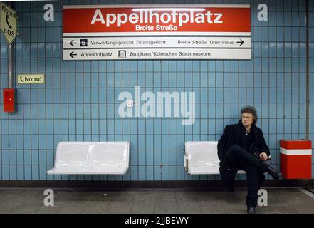 Der deutsche Sänger, Musiker Wolfgang Niedecken ( BAP ) für seine neue CD unterwegs mit Kult Fotograf ZIK (rechts). Banque D'Images