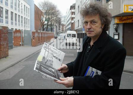 Der deutsche Sänger, Musiker Wolfgang Niedecken ( BAP ) für seine neue CD unterwegs mit Kult Fotograf ZIK (rechts). Banque D'Images