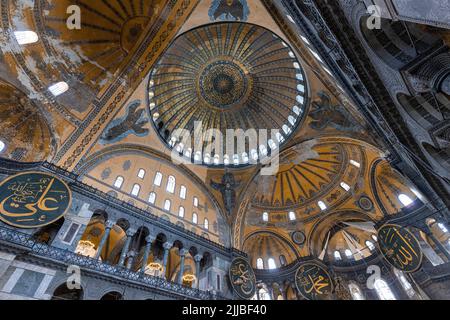 Intérieur de la grande mosquée Sainte-Sophie à istanbul Banque D'Images