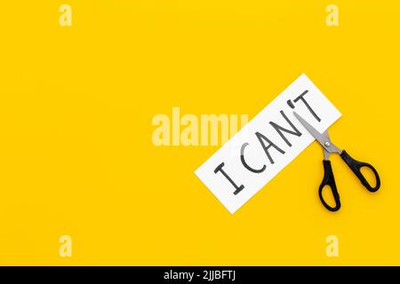 Recherche du concept de solution. Changer de mots je ne peux pas à moi avec des ciseaux Banque D'Images