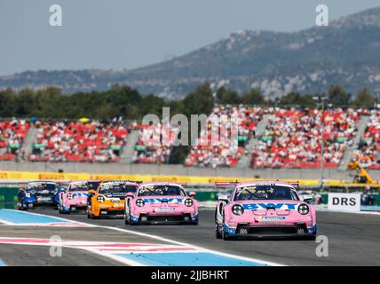 Le Castellet, France - 24, 2022, 07 juillet Bastian Buus (Dan), BWT Lechner Racing, action avec 06 Harry King (GBR), BWT Lechner Racing pendant la manche 5th de la Porsche Supercup 2022, de 22 juillet à 24, 2022 sur le circuit Paul Ricard, au Castellet, France - photo DPPI Banque D'Images