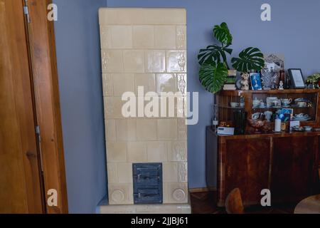 Cuisinière dans la maison Tenement, au 1, rue Asnyka, construite par Ignacy Kraus en 1937-1938, exemple d'architecture moderniste à Rzeszow, Pologne Banque D'Images