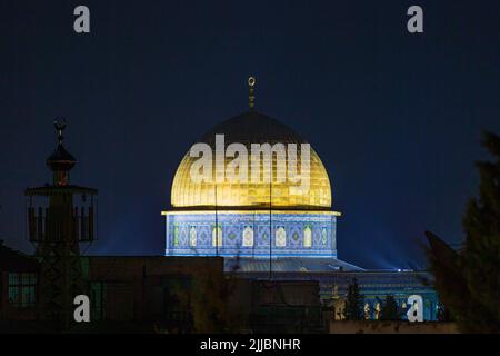 Vue nocturne du Dôme d'Or du Rocher à Jérusalem, Israël Banque D'Images