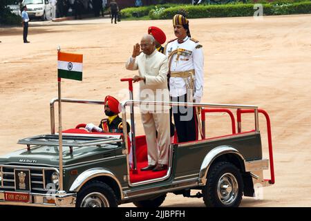 New Delhi, New Delhi, Inde. 25th juillet, 2022. Ougonig le président ramenath kovid exane le gaird de hanour lors de sa cérémonie de sendoff pendant le nouveau président indien Draupadi Murmu, inspecte une garde d'honneur tr-Personel à la cour de rashtrapati bhavan après qu'elle a été assermentée à New Delhi, Inde, lundi (Credit image: © Ravi Batra/ZUMA Press Wire) Banque D'Images