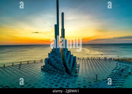 Aube au cap Nghinh Phong à Phu yen, Vietnam avec place, plage, parc. Nghinh Phong est Un nouveau symbole de Phu yen. Banque D'Images