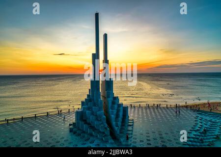 Aube au cap Nghinh Phong à Phu yen, Vietnam avec place, plage, parc. Nghinh Phong est Un nouveau symbole de Phu yen. Banque D'Images