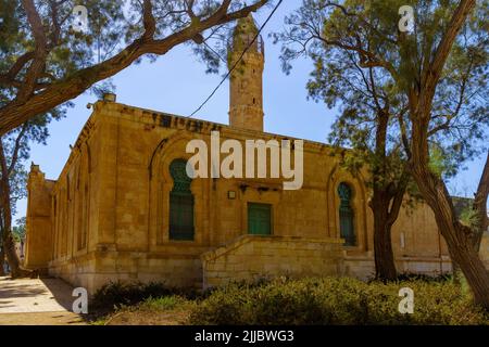 Beer-Sheva, Israël - 21 juillet 2022: Vue sur une ancienne mosquée, maintenant partie d'un musée d'art, dans la vieille ville de Beer-Sheva, le désert du Néguev, sud d'Israël Banque D'Images