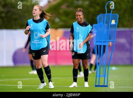 Nikita Parris (à droite) pendant une séance d'entraînement au Lensbury Resort, Teddington. Date de la photo: Lundi 25 juillet 2022. Banque D'Images