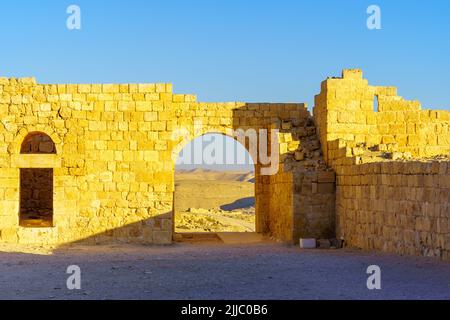Vue sur les ruines antiques de la ville nabatéenne d'Avdat, le désert du Néguev, sud d'Israël Banque D'Images