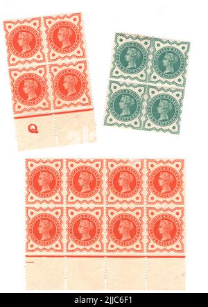 Une sélection de blocs victoriens de demi-penny de timbres-poste de menthe GB sur un fond blanc. Banque D'Images