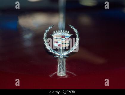 logo cadillac emblème en métal avant avant avant vintage vieille voiture rétro Banque D'Images