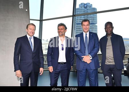 De gauche à droite: Oliver ZIPSE (Président de la direction de BMW), Jonas KAUFMANN (ténor), Markus SOEDER (Premier ministre de Bavière et Président du CSU), Francis Kere Jubilee événement ?50 ans BMW haute-tour? Sur 22 juillet 2022 à Munich ?SVEN SIMON Fotoagentur GmbH & Co. Pressefoto KG # Prinzess-Luise-Str. 41 # 45479 M uelheim/R uhr # Tél 0208/9413250 # Fax. 0208/9413260 # GLS Banque # BLZ 430 609 67 # compte 4030 025 100 # IBAN DE75 4306 0967 4030 0251 00 # BIC GENODEM1GLS # www.svensimon.net. Banque D'Images