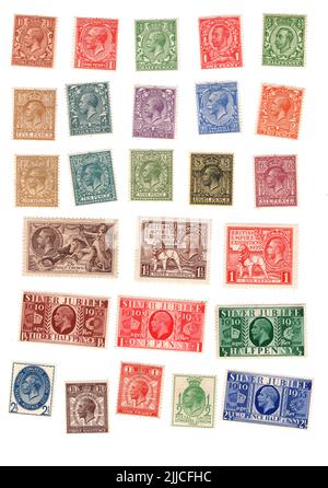 Une sélection de timbres-poste George V Mint GB sur fond blanc. Banque D'Images