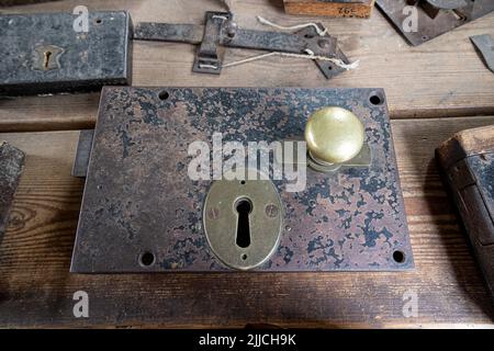 Ancienne plaque de verrouillage de porte Banque D'Images