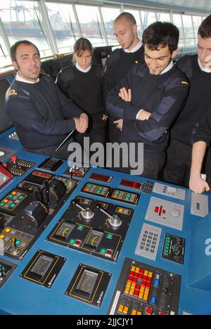 Gênes (Italie), Académie de la Marine marchande, école de spécialisation avancée pour les professions de la mer; visite éducative sur un bateau de croisière dans le port de Gênes Banque D'Images