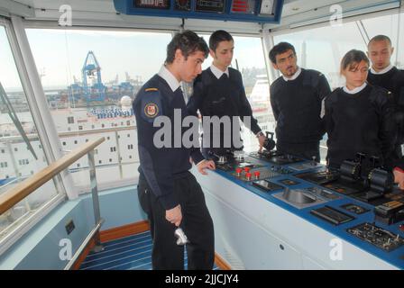 Gênes (Italie), Académie de la Marine marchande, école de spécialisation avancée pour les professions de la mer; visite éducative sur un bateau de croisière dans le port de Gênes Banque D'Images