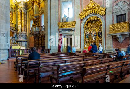 Vue intérieure d'Igreja dos Clerigos une église baroque du 18th siècle conçue par Nicolau Nasoni dans le centre de Porto, une ville importante du Portugal. Banque D'Images