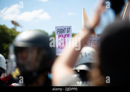 Munich, Allemagne. 25th juin 2022. Sur 25 juin 2022 6000 personnes ont rejoint la démo anti-G7 à Munich, Allemagne pour protester contre l'extinction des espèces, les inégalités sociales et la crise climatique. (Photo par Alexander Pohl/Sipa USA) crédit: SIPA USA/Alay Live News Banque D'Images