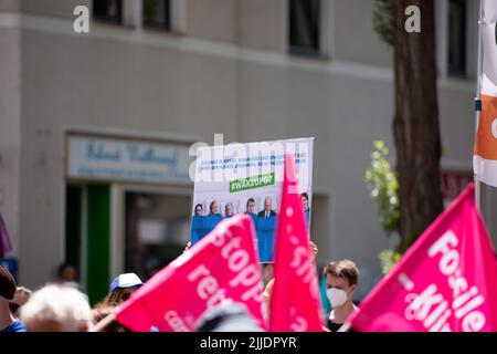 Munich, Allemagne. 25th juin 2022. Sur 25 juin 2022 6000 personnes ont rejoint la démo anti-G7 à Munich, Allemagne pour protester contre l'extinction des espèces, les inégalités sociales et la crise climatique. (Photo par Alexander Pohl/Sipa USA) crédit: SIPA USA/Alay Live News Banque D'Images