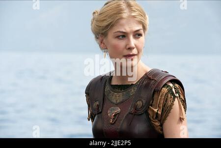 ROSAMUND PIKE, LA COLÈRE DES TITANS, 2012 Banque D'Images