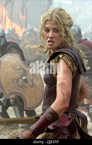 ROSAMUND PIKE, LA COLÈRE DES TITANS, 2012 Banque D'Images