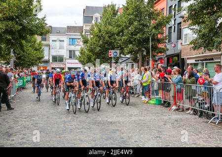 Aalst. Belgique, 25 juillet 2022, l'illustration montre la course cycliste 'Natourcritérium Aalst', lundi 25 juillet 2022 à Aalst. Le concours fait partie des 'critérios' traditionnels, courses locales dans lesquelles se disputent principalement les cyclistes qui ont roulé sur le Tour de France. BELGA PHOTO MARIJN DE KEYZER Banque D'Images
