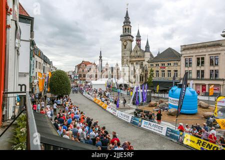 Aalst. Belgique, 25 juillet 2022, l'illustration montre la course cycliste 'Natourcritérium Aalst', lundi 25 juillet 2022 à Aalst. Le concours fait partie des 'critérios' traditionnels, courses locales dans lesquelles se disputent principalement les cyclistes qui ont roulé sur le Tour de France. BELGA PHOTO MARIJN DE KEYZER Banque D'Images