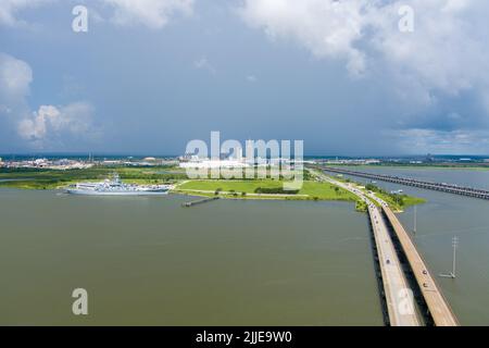 Le centre-ville de Mobile, Alabama Skyline depuis le haut de Mobile Bay Banque D'Images