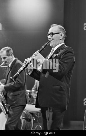 BENNY GOODMAN (19-09-1986) musicien et chef de bande de jazz américain en octobre 1964. Photo : Tony Gale Banque D'Images