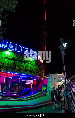 Bert Holland & son Waltzer dans la soirée à la foire annuelle de mai Banque D'Images