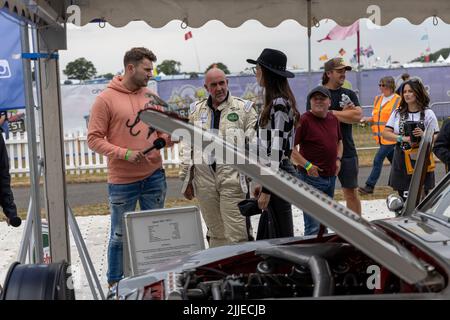 Grant Williams avec AJ Pritchard et Curtis Pritchard Banque D'Images