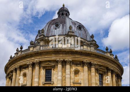 Extérieur de la caméra Radcliffe, 18th-siècle, bibliothèque universitaire et salles de lecture de style palladien, conçu par James Gibbs, Oxford, Royaume-Uni Banque D'Images