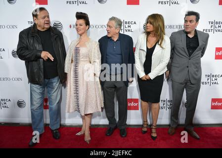 (G-D) les acteurs Paul Sorvino, Debi Mazar, Robert de Niro, Lorraine Bracco et Kevin Corrigan assistent à la projection de fin de soirée de 'Goodfellas' pendant le t Banque D'Images