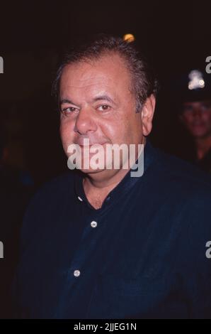 Paul Sorvino participe à une fête pour le numéro de septembre de GQ Magazine avec Derek Jeter sur la couverture à Moomba à New York sur 31 août 1998. Crédit photo : Henry McGee/MediaPunch Banque D'Images