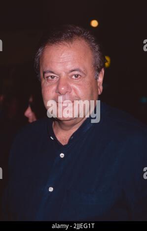 Paul Sorvino participe à une fête pour le numéro de septembre de GQ Magazine avec Derek Jeter sur la couverture à Moomba à New York sur 31 août 1998. Crédit photo : Henry McGee/MediaPunch Banque D'Images