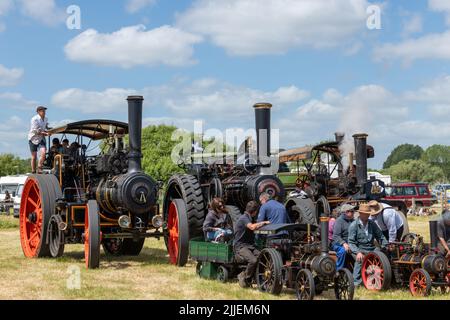 West Bay.Dorset.United Kingdom.12 juin 2022.Une sélection de moteurs de traction miniatures et pleine grandeur est exposée au RAL vintage de West Bay Banque D'Images