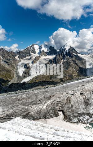 Piz Roseg, glacier Sella et Piz Bernina vus de la station de montagne Piz Corvatsch, Suisse, Grisons, Oberengadin Banque D'Images