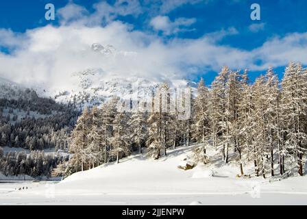 Paysage hivernal au lac Silvaplana avec Piz Nair en arrière-plan, Suisse, Grisons, Oberengadin, Silvaplana Surlej Banque D'Images