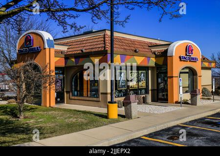 Willow Street, PA - 25 janvier 2017 : extérieur du restaurant de restauration rapide Taco Bell avec enseigne et logo. Banque D'Images