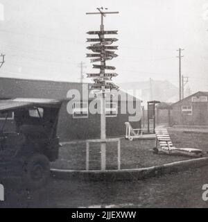 Les troupes américaines pendant la guerre de Corée sur R&R ont pris cette photo à Yokohama au Japon. Vers décembre 1951. De la collection de Henry G. Shebley. Banque D'Images