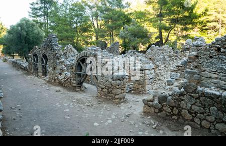 Gros plan photo de la plage d'Olympos et des ruines de la ville antique d'Olympos à Antalya. Banque D'Images