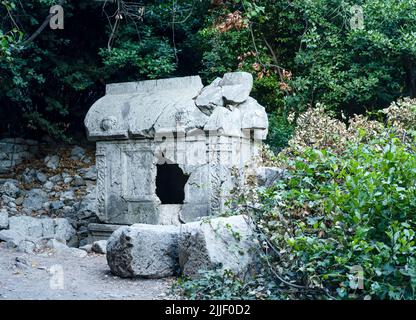 Gros plan de sarcophage d'antimachos dans la ville antique d'olympos à Antalya. Banque D'Images