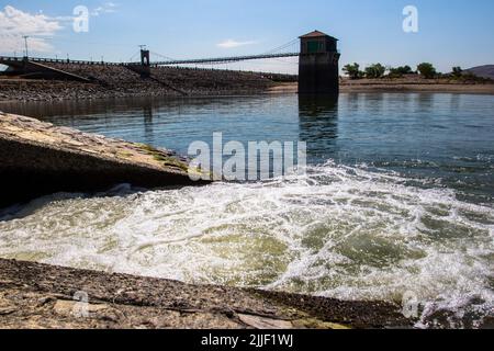 Silver Springs, États-Unis. 25th juillet 2022. Faibles niveaux d'eau dans un réservoir. Le niveau d'eau des réservoirs de Lahontan continue de baisser sous les températures de 100 degrés et les besoins agricoles. Crédit : SOPA Images Limited/Alamy Live News Banque D'Images