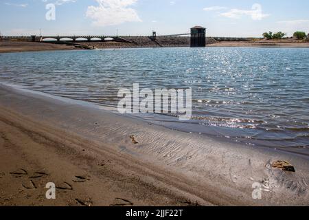 Silver Springs, États-Unis. 25th juillet 2022. Niveau d'eau bas dans un réservoir. Le niveau d'eau des réservoirs de Lahontan continue de baisser sous les températures de 100 degrés et les besoins agricoles. (Photo de Ty O'Neil/SOPA Images/Sipa USA) crédit: SIPA USA/Alay Live News Banque D'Images