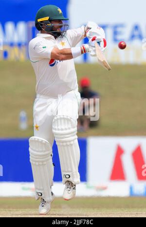 Galle, Sri Lanka. 26th juillet 2022. Les Pakistanais Yasir Shah joue un tir pendant les 3rd jours du match de cricket test de 2nd entre le Sri Lanka et le Pakistan au stade international de cricket de Galle, à Galle, le 26th juillet 2022. Viraj Kothalwala/Alamy Live News Banque D'Images